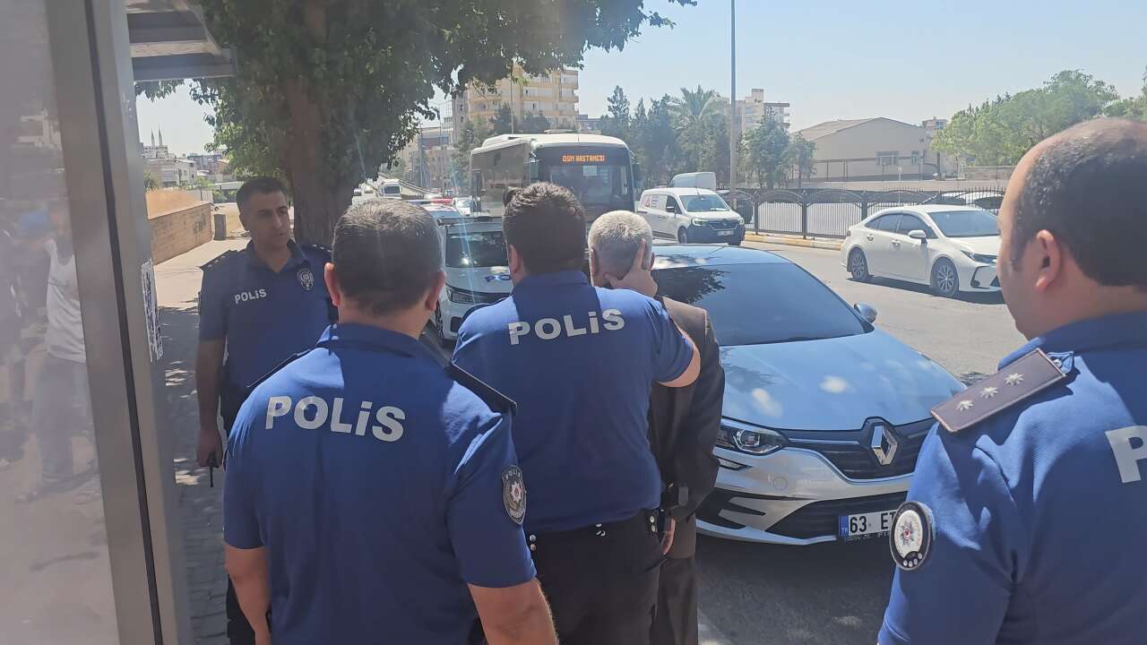 1 çocuk annesi kadın durakta eşi tarafından vuruldu 9